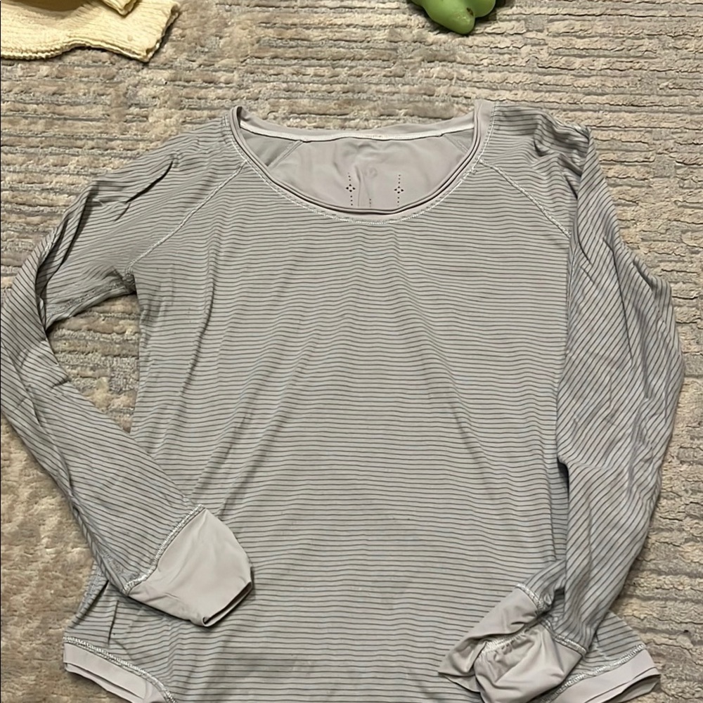 Lululemon Athletica Gray Fitted Long Sleeve T-Shirt